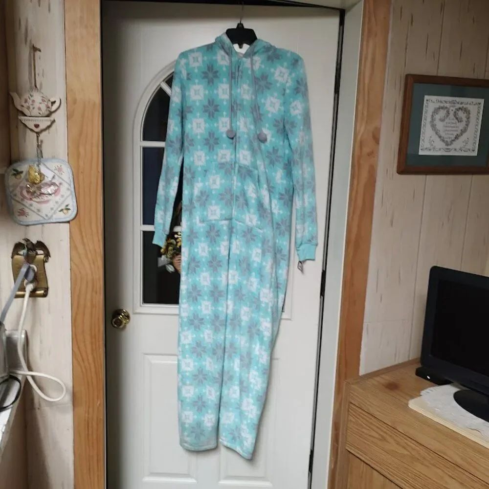 New So Blue Snowflakes Hooded Soft Fleece One Piece Sleeper Size Junior L